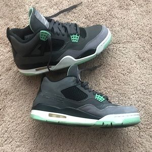 Jordan 4 Green Glow size 9